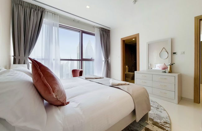 GreenFuture - Panoramic City View From This High-Rise Chic Condo - Photo 2