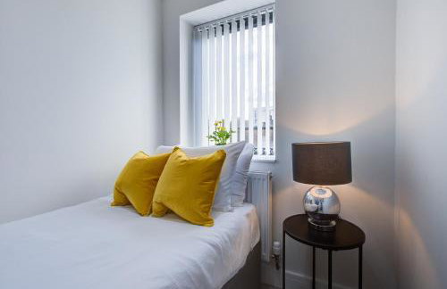 Hybrid Resi - Uxbridge, On-site car or van parking, near London Heathrow Airport - Photo 92