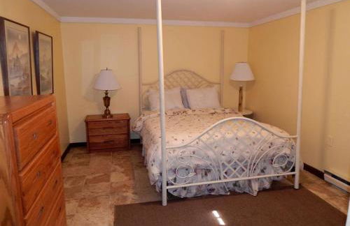 Secluded Cabin Rental for a Large Group Getaway on the Shenandoah River near Luray, Virginia - Photo 26