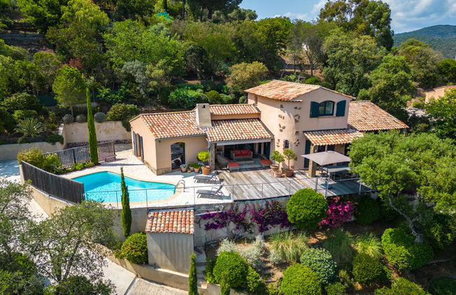 3 bedroom House in Bormes-les-Mimosas with private pool and garden - Photo 1