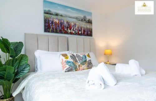 Contractors 3 Bed 2Bath House Free Off Street Parking for 2 Cars WiFi Stevenage Self Catering Sleeps 5 Guests By White Orchid Property Relocation - Foto 49