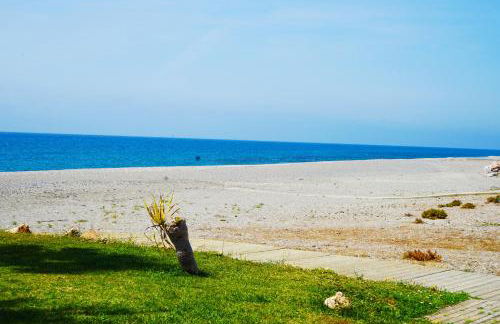 Tranquilidad y playa para toda la familia - Photo 11