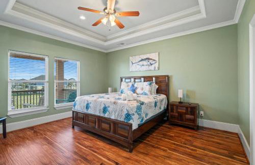 Charming Beachside Retreat: Steps from the Sand and Surf - Photo 12