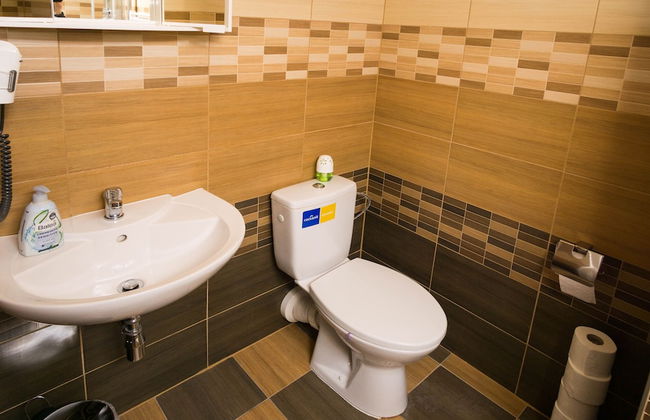 School Apartment by metro stop Vyšehrad - Foto 24