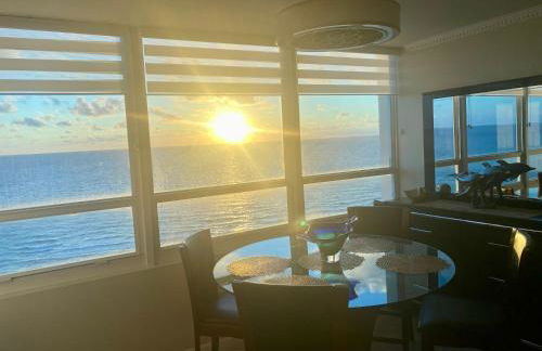 Castle Beach Resort Condo - Panoramic Large Penthouse or Deluxe 1 BR Direct Ocean View and beach access- Updated-Free parking- - Photo 3