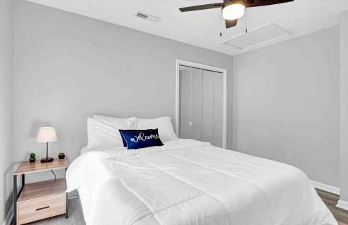 Relaxing 3 Bedroom Home Close to Beach & Airport! - Foto 3