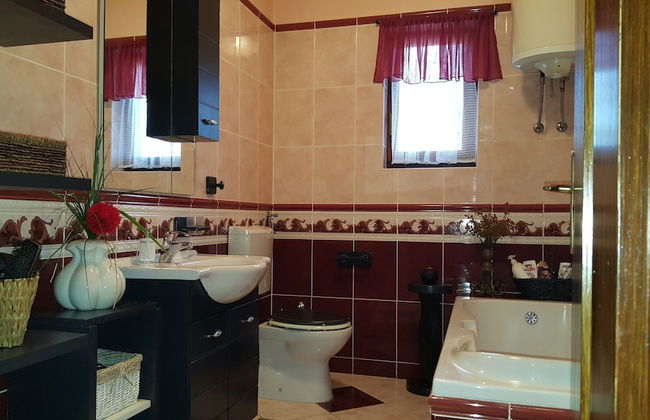 Riko & Mima Apartment - Photo 15