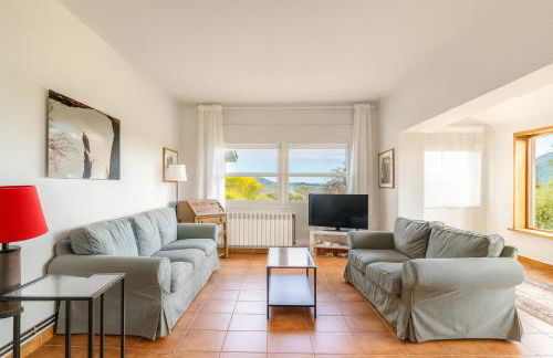 Casa con Jardín Enorme y Vistas Espectaculares Cerca de Pechon - Foto 2