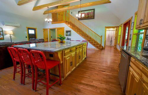 New Listing! Wine Country Retreat - 2 Bed, Hot Tub - Foto 12
