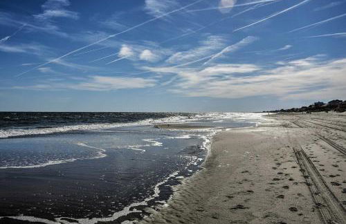 Colorful Emerald Isle Home Just Steps to Beach! - Foto 28