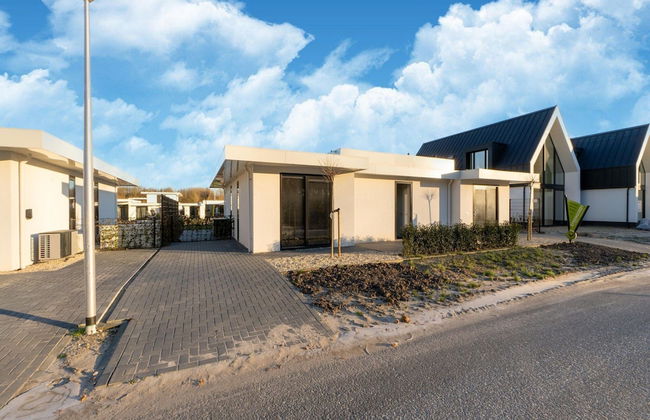 Cozy Villa With Lakeside Views - Photo 39