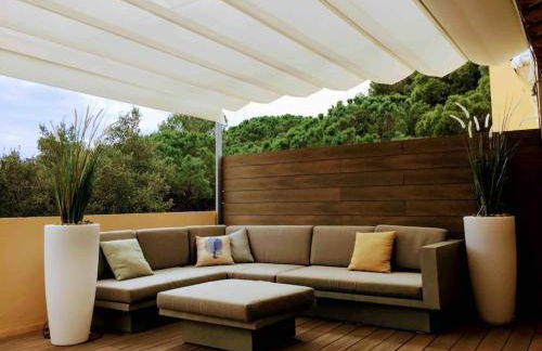 2 Story, 5 Bedroom, 3 Bath Flat, Steps from the Beach & Cliff Walk - Foto 1