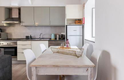 Cozy Retreat with Patio Near Sintra by LovelyStay - Foto 12