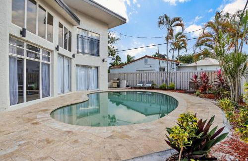 Stunning 2 Story Villa with Pool - Photo 6