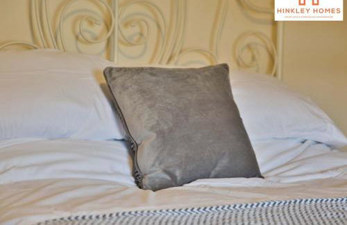 Centrally Tucked Away Private 4bed - Free parking! By Hinkley Homes Short Lets & Serviced Accommodation - Foto 15