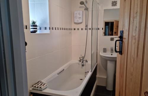 An Artist's Cottage - Photo 27