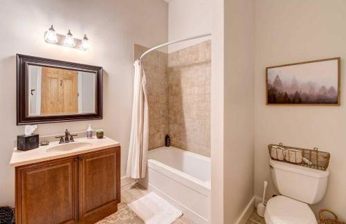 Lake Access and On-Site Creek Lake Toxaway Home! - Foto 22