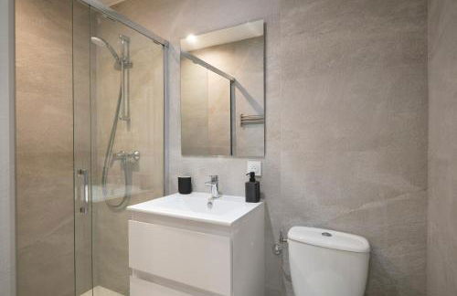 VILLA DES PERGOLAS -6 Bdrs - 5 bathrs -Parking -Jardin -JACUZZI -TRAMstation , 10 min beach - Foto 25