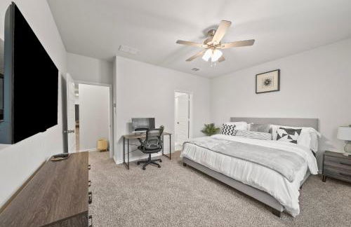 Luxurious 4 Bed Duplex Getaway! - Photo 7