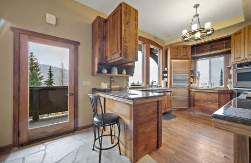 Ski-In Ski-Out Schweitzer Winter Chalet with Hot Tub - Foto 18