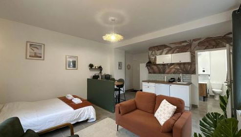 Le Petit Oasis - 50m de la gare de Nevers - Foto 4, stove, minibar