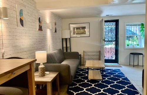 Cozy 1BR in DC 95WalkScore Steps to Cafes Dining Nightlife Grocery Metro - Close to Downtown - Foto 1