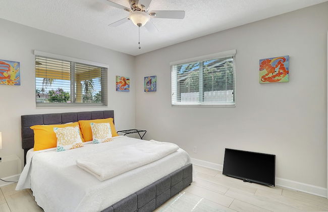 Waterfront Villa Private Pool! - Foto 6