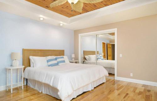 Peaceful Forested 5 Bdrm Near Lake sleeps up to 16 - Photo 4