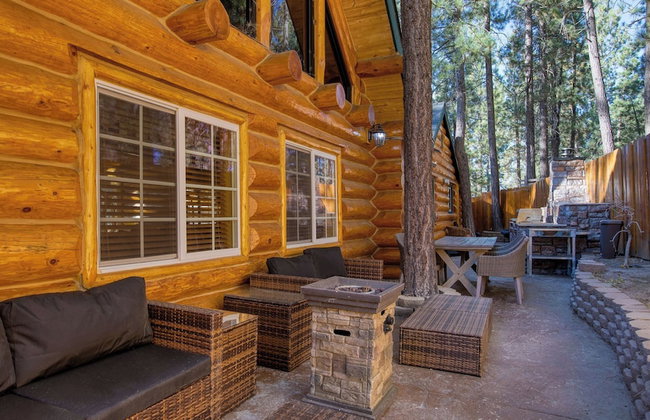 Pinetree Place by Avantstay Group Cabin w/ Hot Tub Minutes to the Lake - Photo 111