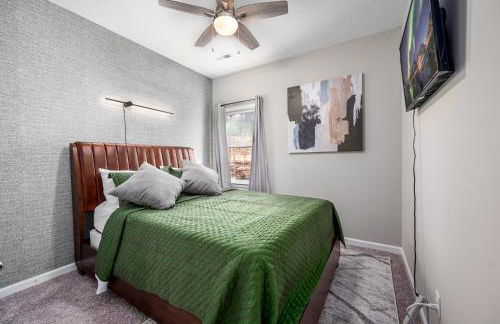 Cozy Industrial Kildaire Farms Home- near Downtown - Foto 35