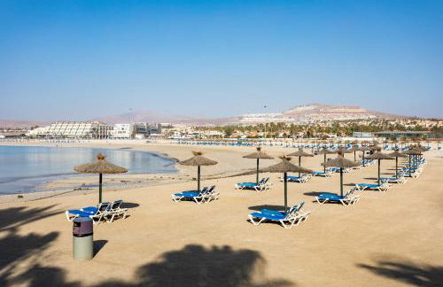 Home2Book Quiet Villa with Private Pool - Photo 32