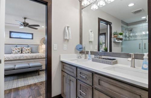 LOTO Pointe, Updated Luxury Home w/ Boat & PWC Slip, Boat Ramp, Firepits, Pool Table & More! - Foto 31