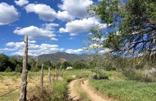 Studio-Style Log Cabin near Carson National Forest, New Mexico - Foto 49
