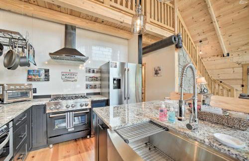 Luxe Log Cabin with Modern Finishes and Mtn Views - Foto 6