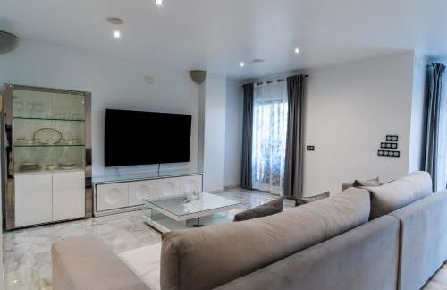 Luxury Vacation Villa - Photo 4