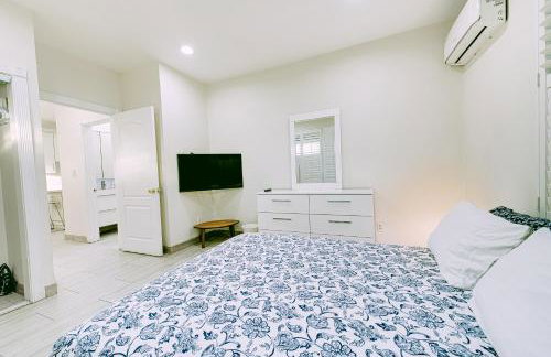 Stylish Modern Home, AC, Parking & Near FWYs - Foto 5