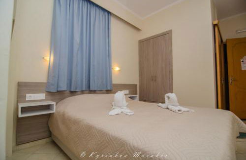 Flisvos Rooms - Photo 12