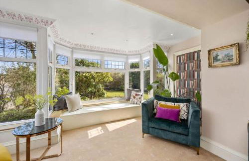 Gilmore House - 5 Bedroom Victorian Home with Hot Tub - Photo 18