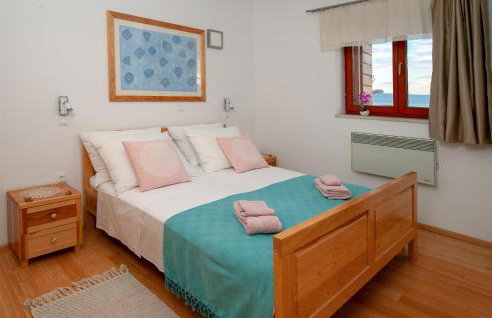 4 Bedroom Beautiful Home In Mravinci - Photo 27