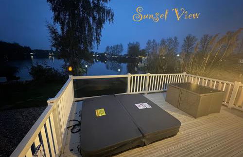 Tattershall Lakes Sunset View Caravan Lakeside, Hot Tub, Garden, Private Fishing Peg & WiFi - Foto 14