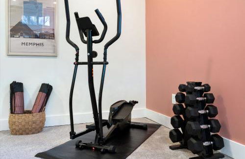 Hot Tub & Pool Table Mins to Beale Renovated - Foto 11