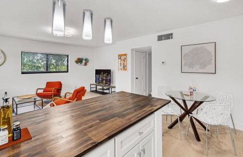 Stylish Retreat with Free Parking Great Location - Foto 5