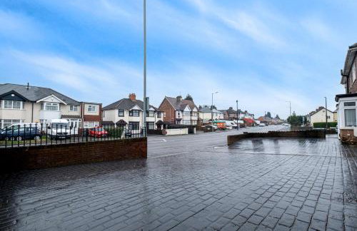 NEW 4 Beds Huge Driveway for LWBs Group Base Willenhall Bilston Junction 10 M6 A454 Keyway Junction A463- Wolverhampton Walsall--Bloxwich - I54 Business Park-Molineux Stadium - BY Samina - ARZ Stays - Regular Work & Long Stays Available - Foto 28