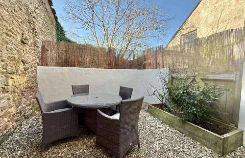 One bed Character Cottage with Parking and Garden - Photo 21