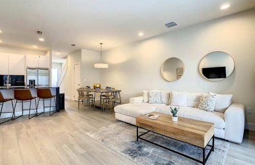 Trendy Thematic 3BR Townhouse with Private Pool - Foto 12