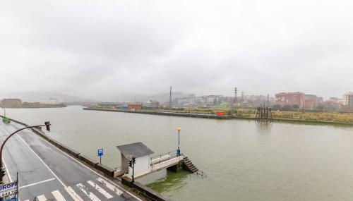 Apartamento KUIA con vistas frontales a la Ría de Bilbao cerca del metro - Foto 2