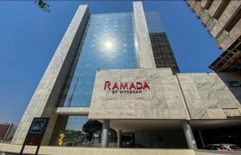 FLAT EXCLUSIVO DENTRO DO HOTEL RAMADÃ - Eixo Monumental - Foto 1