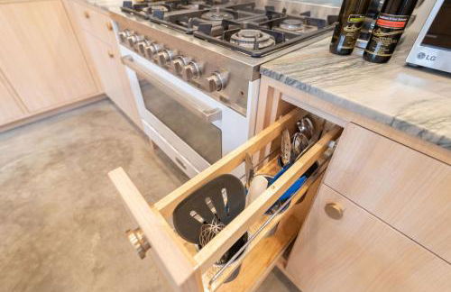 Modern indoor-outdoor living wHot Tub Walk to Beaches & Mountain Trails - Foto 46