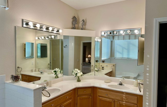 Grand Fabulous 4BR Pool Home Near Disney - Photo 17