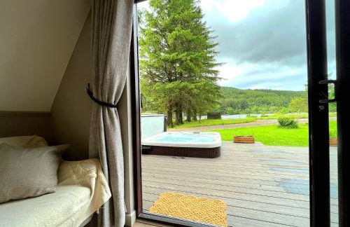 Bonnie Lodge-Lochside Location with Hot Tub - Photo 8